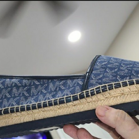 8.5 Michael Kors Flats/Loafers - Picture 2 of 5